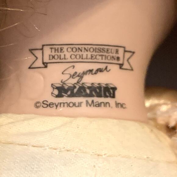 Seymour Mann Connoisseur Doll Collection Vintage Doll Nichole & Stand Porcelain - Picture 9 of 14